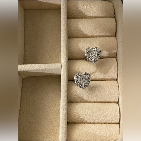 10k Real white gold Heart stud earrings with real 1/2 ct of diamond - Picture 3 of 12